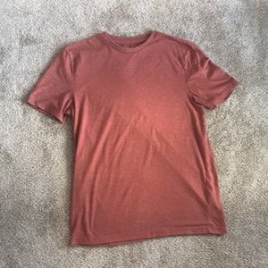 Men’s maroon tee shirt 👕